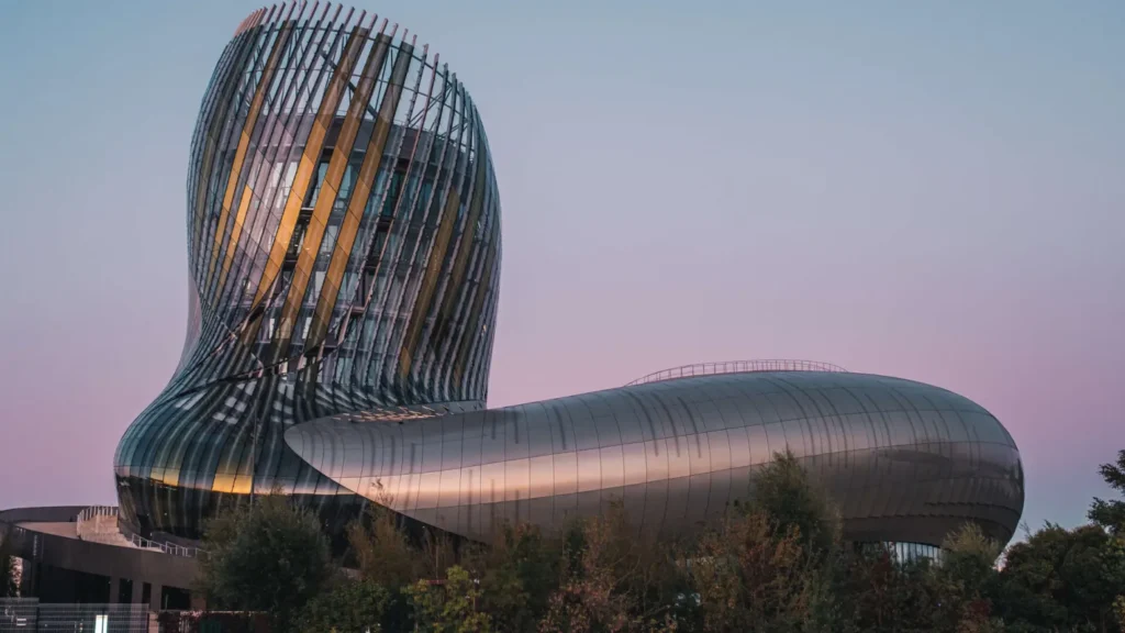 La Cité du Vin©Teddy Verneuil - @lezbroz.jpg vin de bordeaux